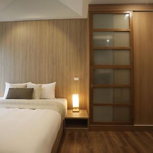 Zimmer mit Kingsize-Bett